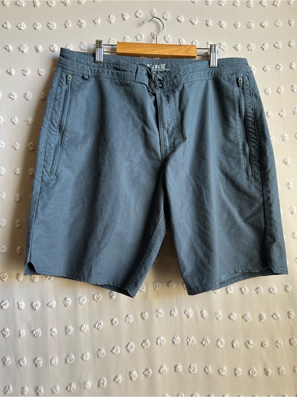 Roark Men’s Layover 2.0 Travel Chino Shorts 8” Inseam Sz 33 Navy Blue